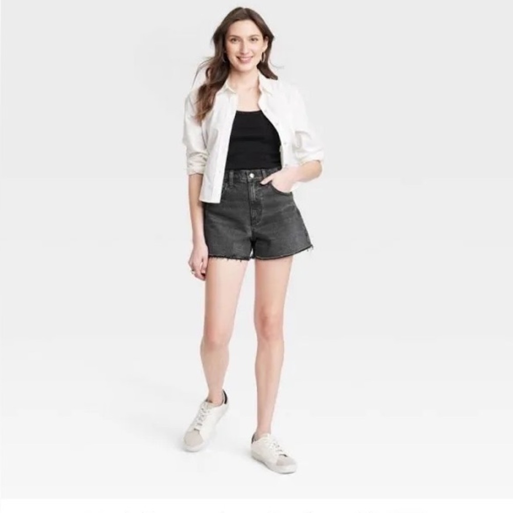NWT Women's High-Rise 90's Cutoff Jean
Shorts - Universal Thread